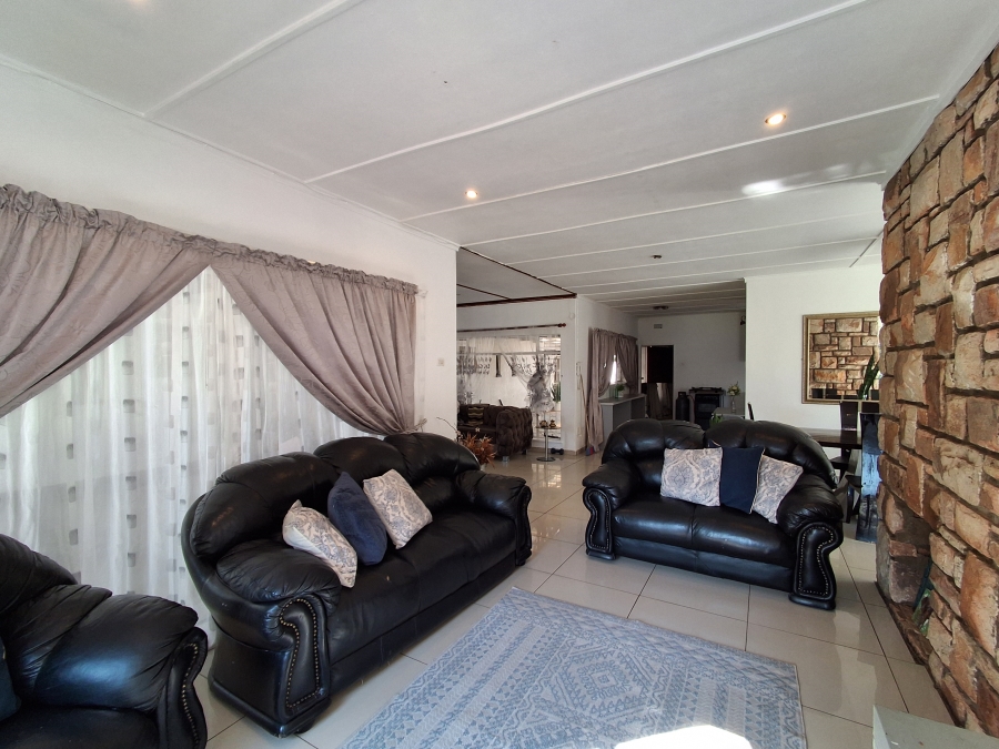 4 Bedroom Property for Sale in Flamwood North West